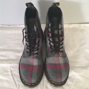 NEW DR. MARTENS Boots Air Wair with Soles Bouncing