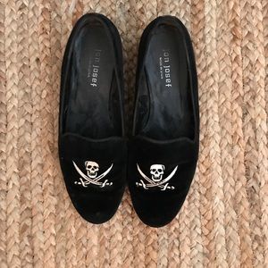 Velvet Shoes with Skulls.