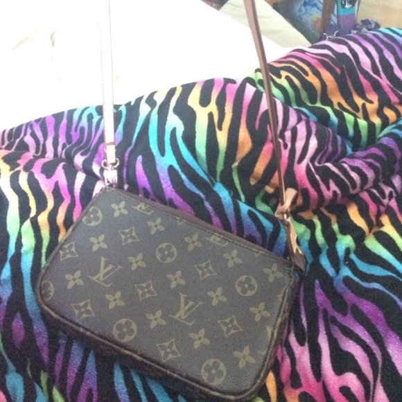 Louis shoulder bag