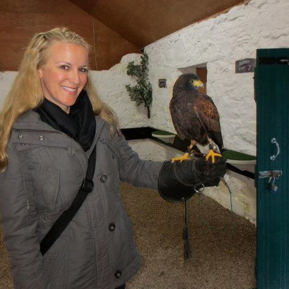 Meet your Posher, Lynne - Picture 1 of 1