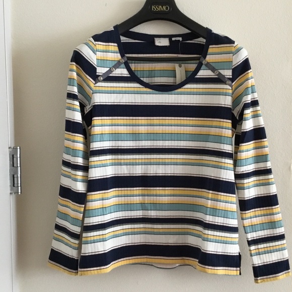 New top - Picture 1 of 1