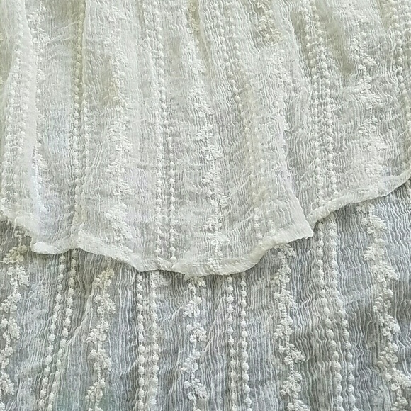 Embroidered Top - Picture 2 of 3
