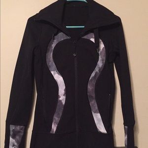 Lululemon in stride jacket Sz 4