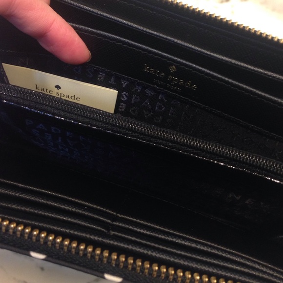 Kate Spade polka dot wallet - never used - Picture 2 of 2