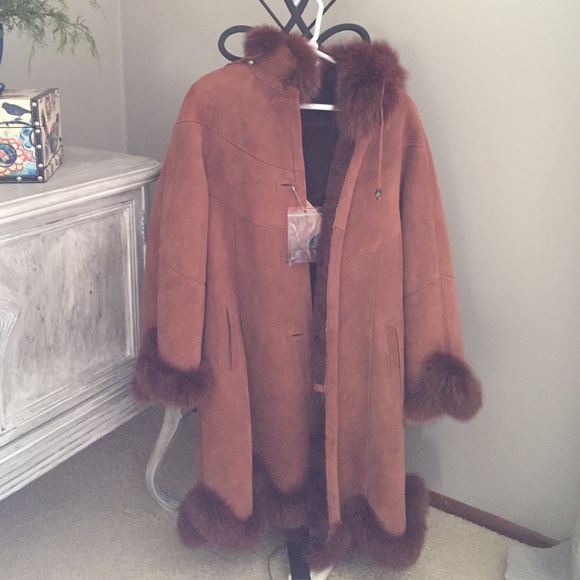 Apakah 100% genuine leather and genuine fur coat