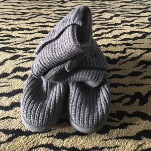 Knitted grey Uggs
