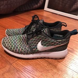 ON HOLD Nike Roshe Rainbow Flyknit