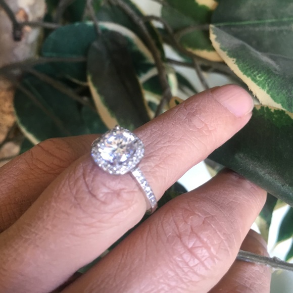 1.95 CTW Cubic Zirconia Silver Ring (size 6) NIB - Picture 6 of 8