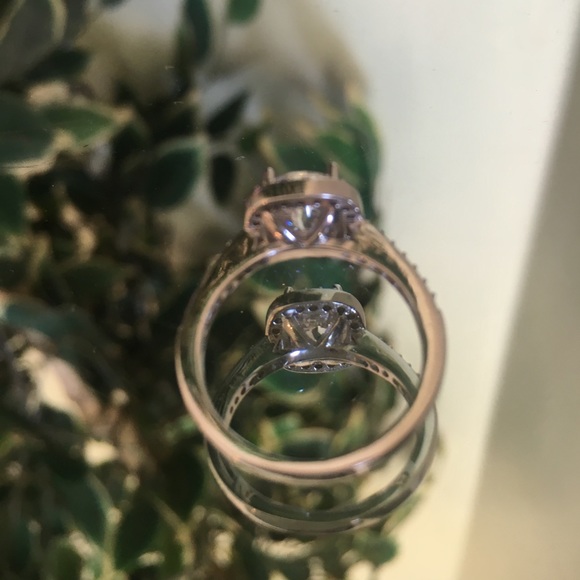 1.95 CTW Cubic Zirconia Silver Ring (size 6) NIB - Picture 7 of 8