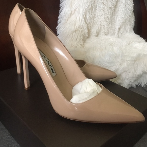MANOLO BLAHNIK patent leather point- toe pumps