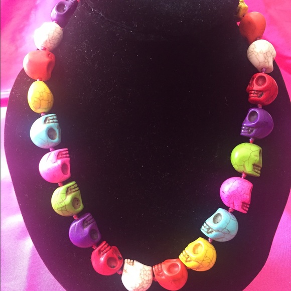 Stone skull necklace, multi colored - Picture 1 of 3