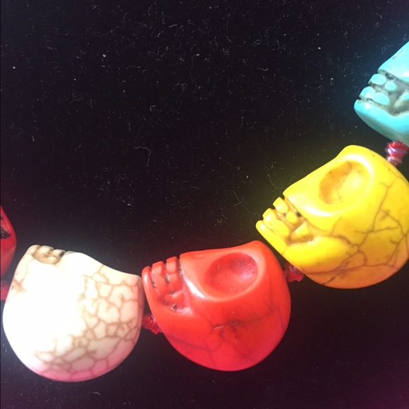 Stone skull necklace, multi colored - Picture 2 of 3