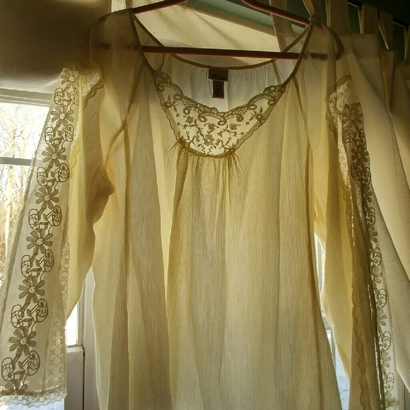 Pretty lacey hippy top
