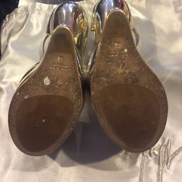 Shoe - Picture 3 of 4