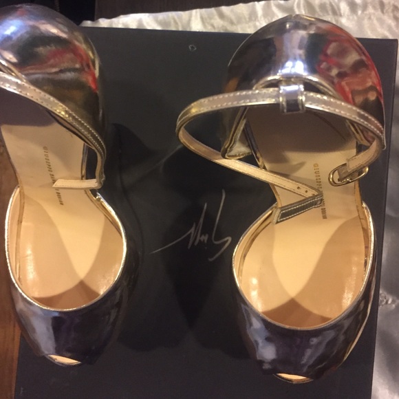 Shoe - Picture 4 of 4