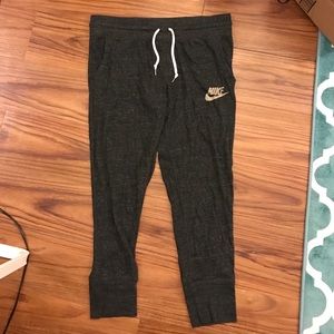 Nike crop joggers/sweatpants