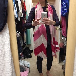 Vineyard vines pink scarf