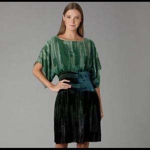 Anna Sui size 6 velvet dress with keyhole back