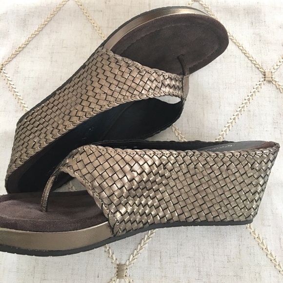 Metallic woven wedge sandal