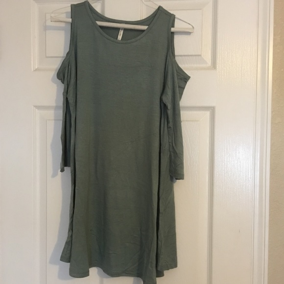 SOLD OUT 💋 - Picture 2 of 4