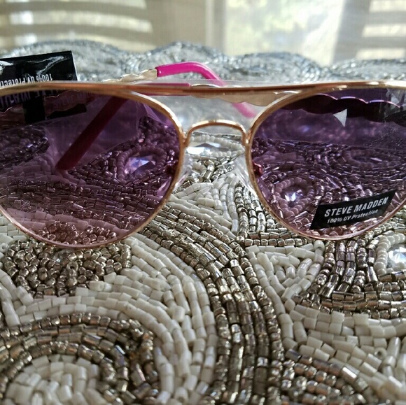 Steve Madden Accessories - NWT STEVE MADDEN PINK AND GOLD SUNGLASSES