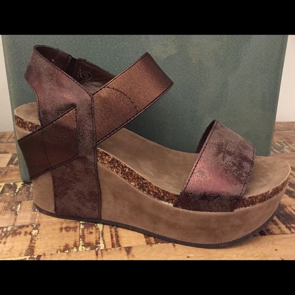Brown Pierre Dumas Wedges size 12 M