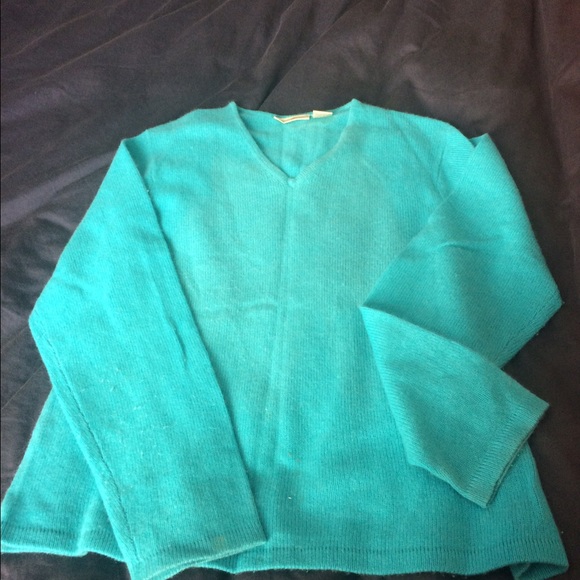 Preswick & Moore. Cashmere.Sweater. Has some wear. Preswick & Moore. Cashmere.Sweater. Has some wear.