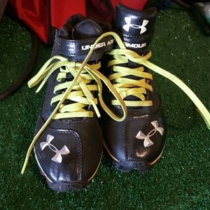 Size 2 youth under armour cleats