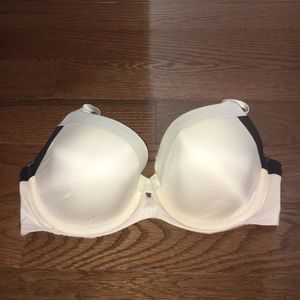 Victoria's Secret fabulous 32DD bra