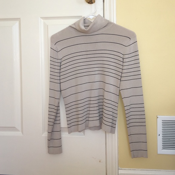 CLOSET CLOSING ✨ 90s striped turtleneck