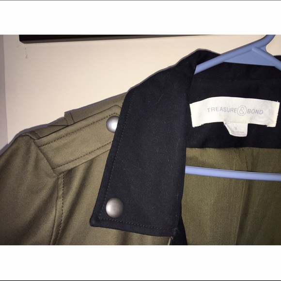 🔥Oversized Bomber NWT - Picture 2 of 3