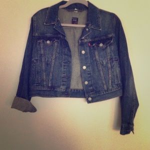 Levi jean jacket. Distressed look.
