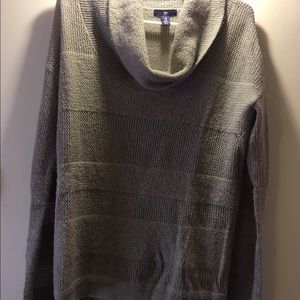 Women's Gap cowl neck sweater. Size medium