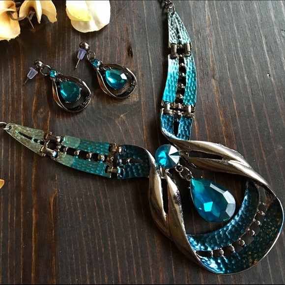 Teal Statement Necklace & Earrings Set - Picture 2 of 2