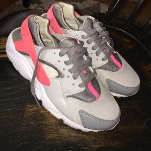 NIKE HUARACHES WORN ONCE PERFECT CONDITION!!