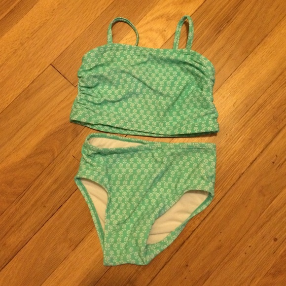 Adorable 2-piece swimsuit