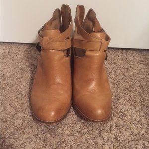 Tan ankle booties size 7 1/2