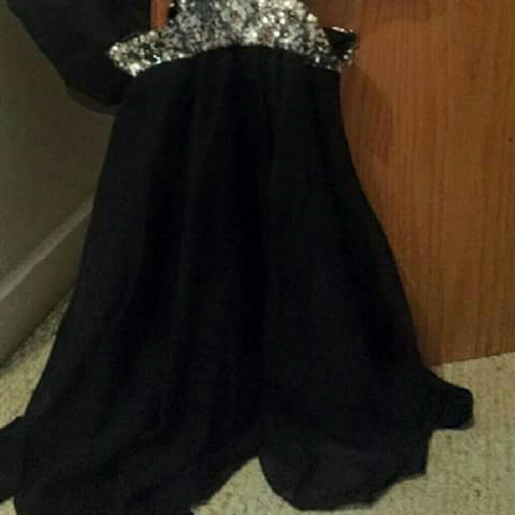 Dress - Picture 2 of 4