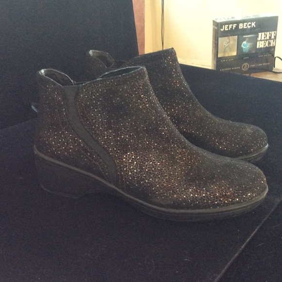 Sketchers black sparkle suede like ankle boots. A