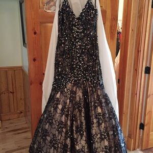 PERFECT Cond MacDuggal Couture Sz 8 (retail $1600)