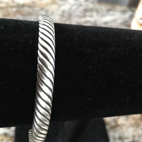Beautiful David Yurman cable bracelet like new - Picture 2 of 5