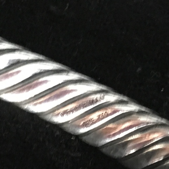 Beautiful David Yurman cable bracelet like new - Picture 4 of 5