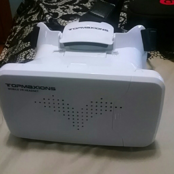 Virtual reality goggles