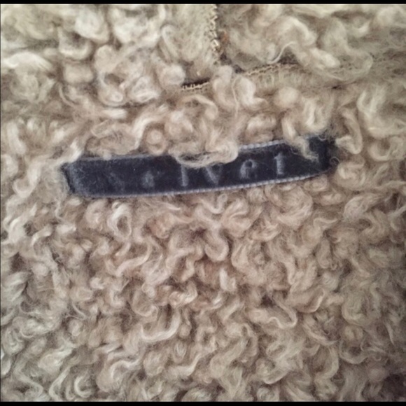 Perfect for FALL! Velvet brand vest - Picture 3 of 4