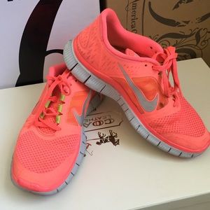 salmon pink nike trainers