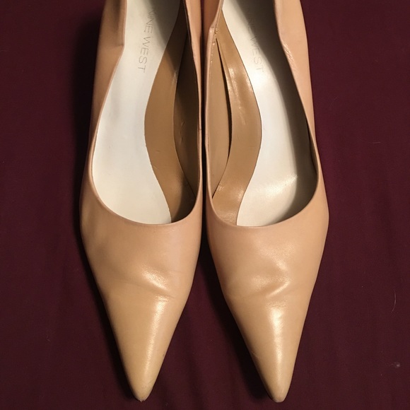 Women's size 11 NINE WEST 3inch heels.