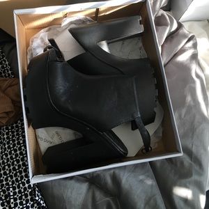 Platform peep toe heels