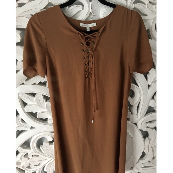 Daniel Rainn | Short Sleeve Lace up Shift Dress |