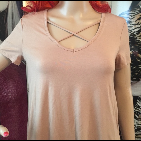 🆕New Strappy Taupe v-neck tee - Picture 3 of 4