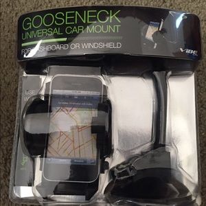 Universal gooseneck car mount